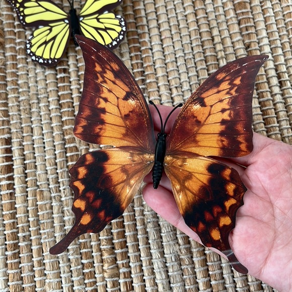 🤎💛🦋 Butterfly magnets set of 3 yellow butterflies demon slayer inspired - Picture 2 of 3